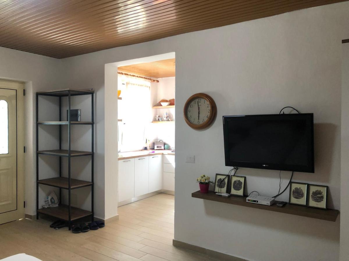 Отель Olive House. Влёра Экстерьер фото